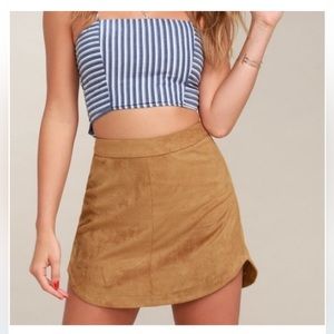 BB Dakota Suede mini skirt w zipper. Size 6. NWT.